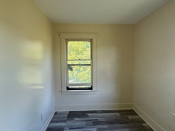 4th image of 64 Louisa St APT 1