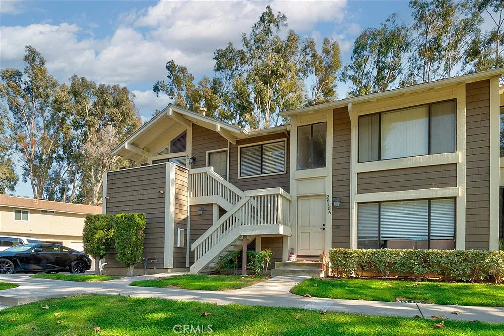 2 bed, 924 sqft, $3,400 — Photo 2
