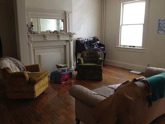 2nd image of 120 1st St APT 4