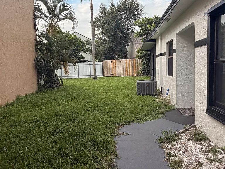 94 Magnolia Cir — Photo 2