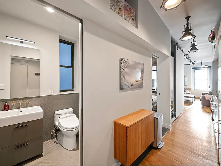 348 W 56th St #4D — Photo 8