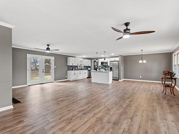 4th image of 112 Derby Ct