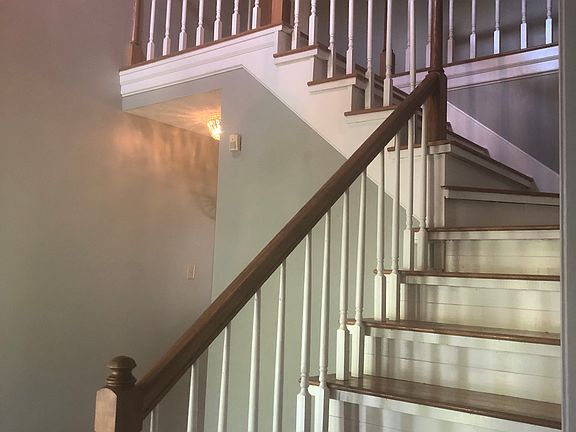 5th image of 901 N Meadows Blvd