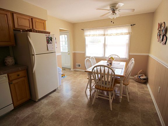 5th image of 602 Senaroth Ct