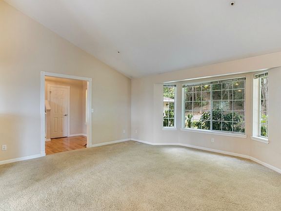 4th image of 202 Mountain View Dr