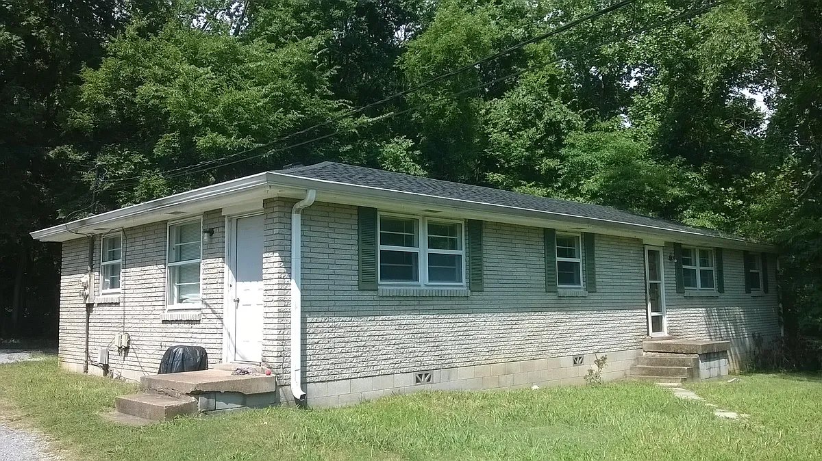 Building Photo - 614A Claridge Dr