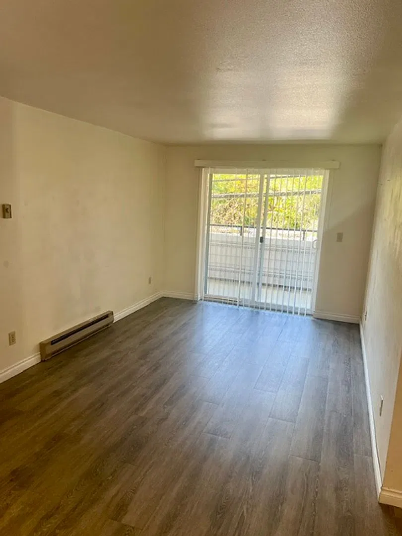 Adams Court Apartments — Photo 1