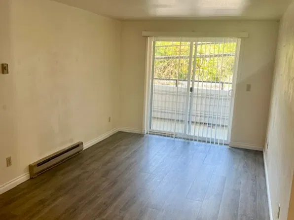 Adams Court Apartments, 5021 Brooklyn Ave NE APT 32, Seattle, WA 98105