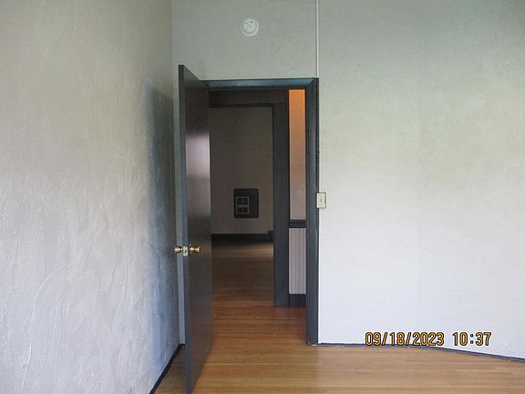 3rd image of 1388 Willamette St #A