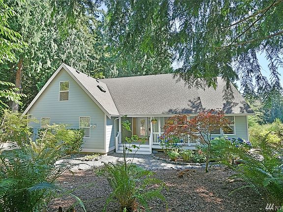 2nd image of 20660 Chicago Ln NE