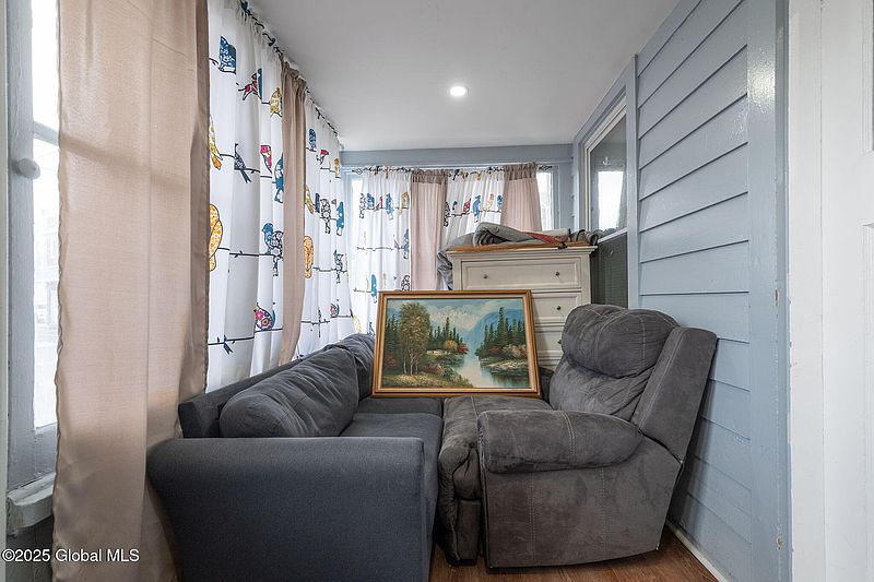 3rd image of 1026 Curry Road