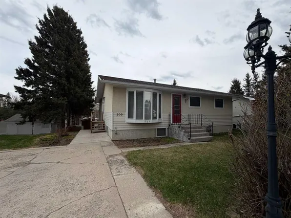 209 N 2nd St NE, Sundre, AB T0M 1X0