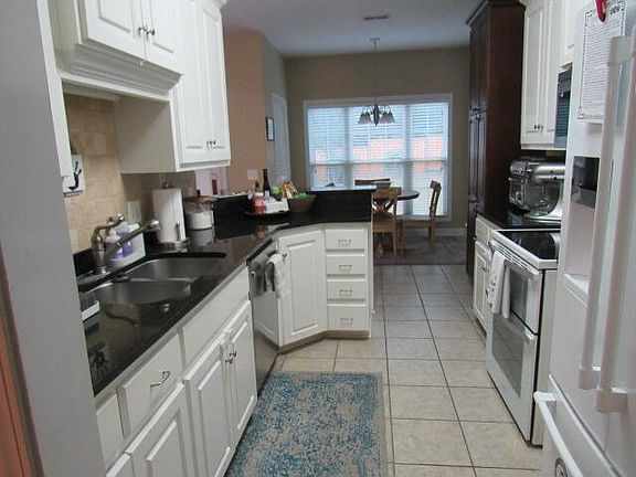 3rd image of 317 Wicklow Dr