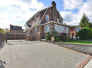 162-42 12th Rd, Whitestone, NY 11357