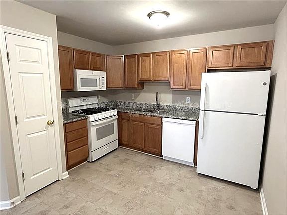 4th image of 2920 Barrymore St Unit 108