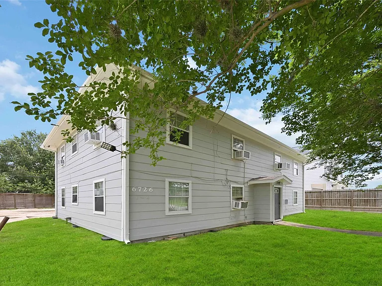 6726 Burkett St — Photo 1