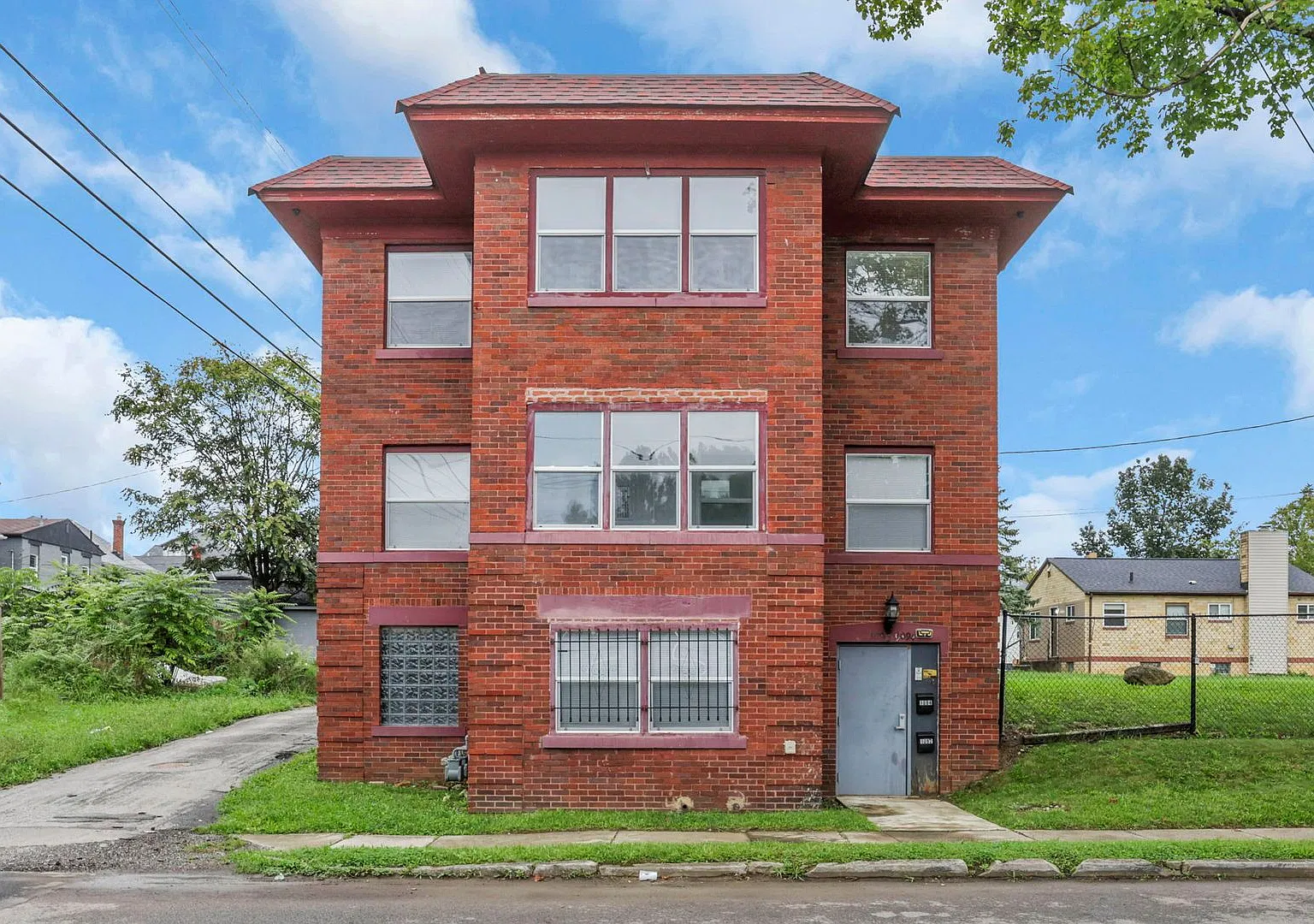 1104-1106 Oakwood Ave — Photo 2