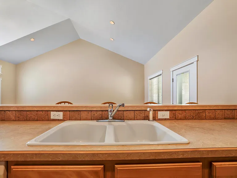 1107 Bailey Ave — Photo 9