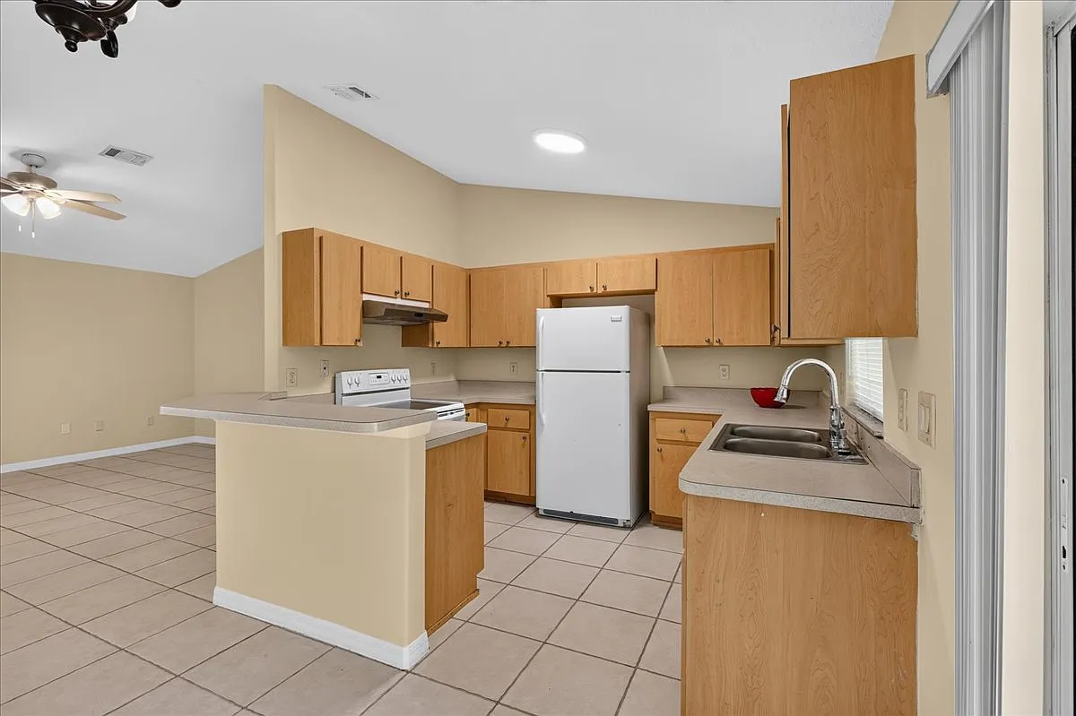 3 bed, 1245 sqft, $1,500 — Photo 3