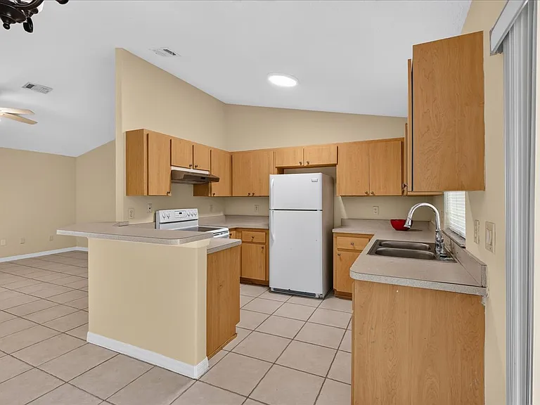 37 Pine Hill Ln #B — Photo 3