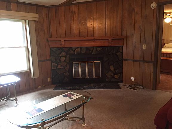 Fireplace with gas log