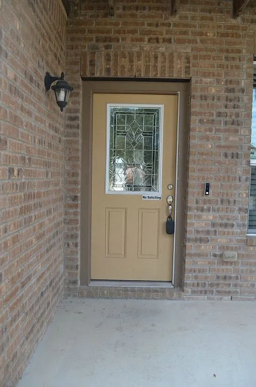 3 bed, 2.5 bath, 2189 sqft, $1,700 — Photo 3