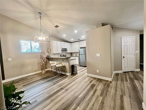 3rd image of 1721 Pomerado Dr