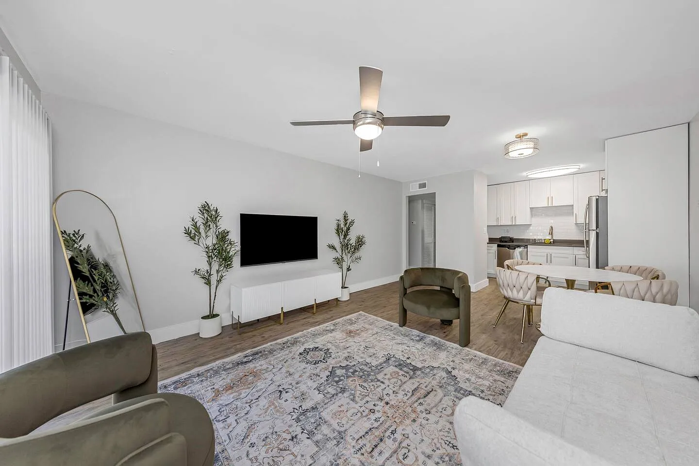 1 bed, 900 sqft, $1,700 — Photo 1