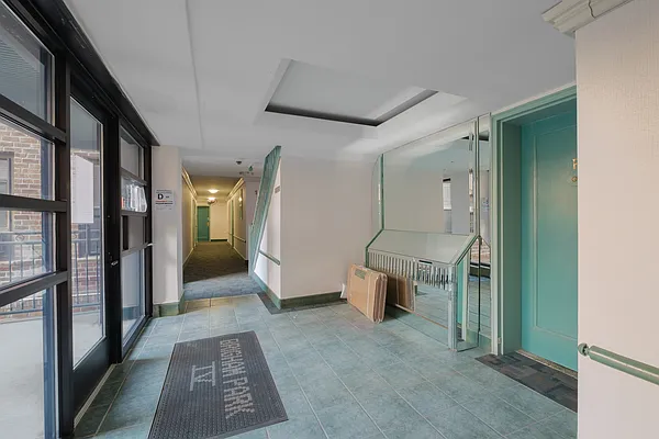 Sold by Venezia Realty Group LLC | media 3