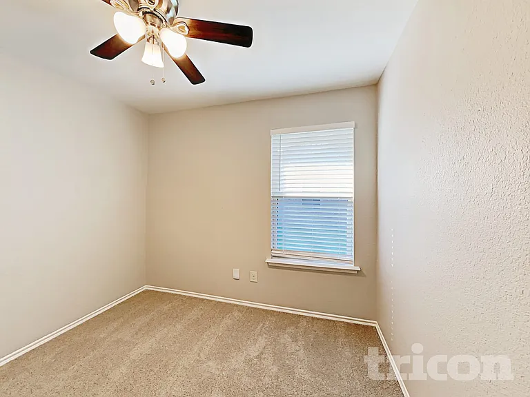 221 Thoroughbred St — Photo 13