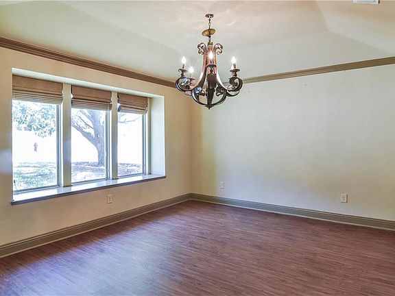 3rd image of 2410 Greenbriar Ct