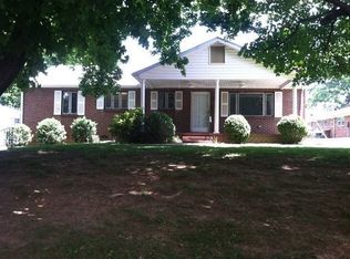 803 Holliday Dr, Greensboro, NC 27403