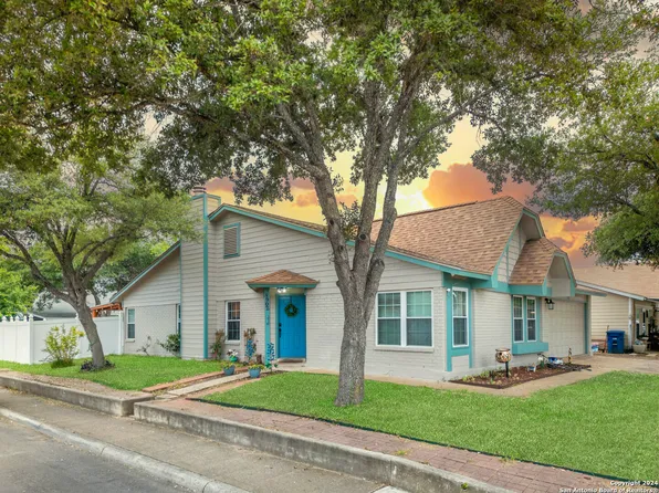 8902 LEVELLAND, San Antonio, TX 78251