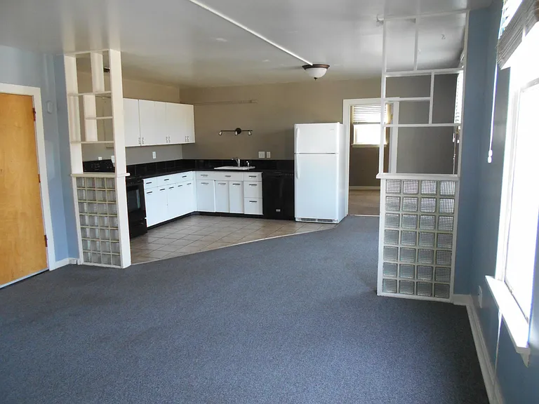 207 W 1st St #3 — Photo 6