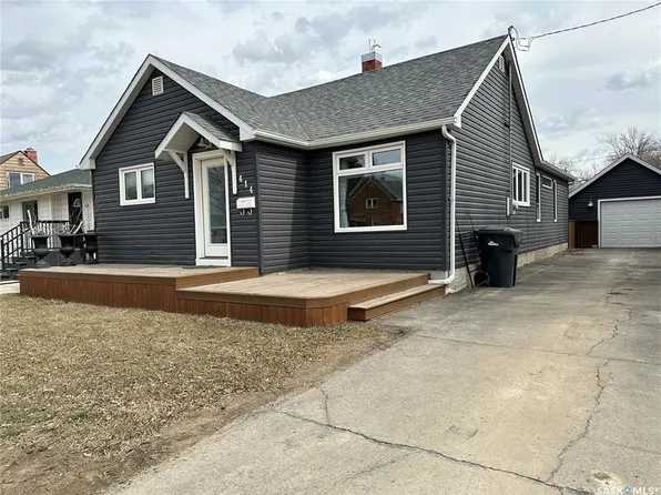 414 Government ROAD NE, Weyburn, SK S4H 0P6