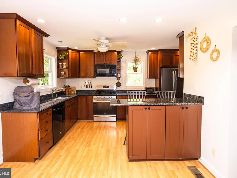 1207 N Livingston St — Photo 11