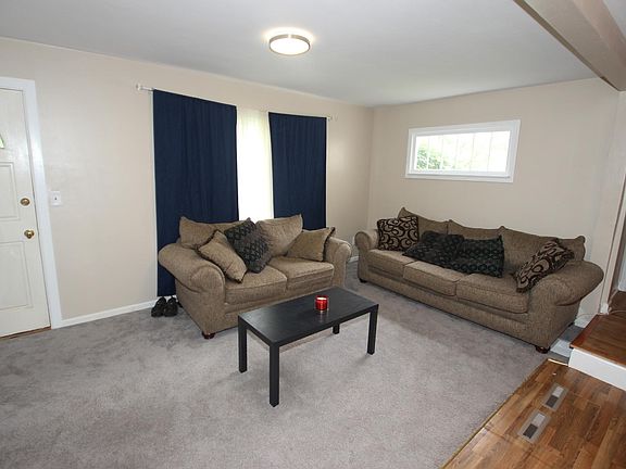 3rd image of 1329 Margaret St