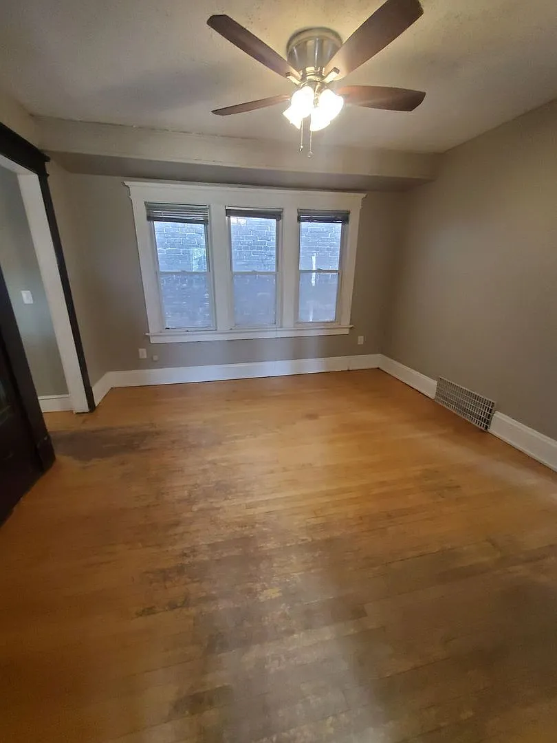 1832 E Windsor Pl — Photo 4