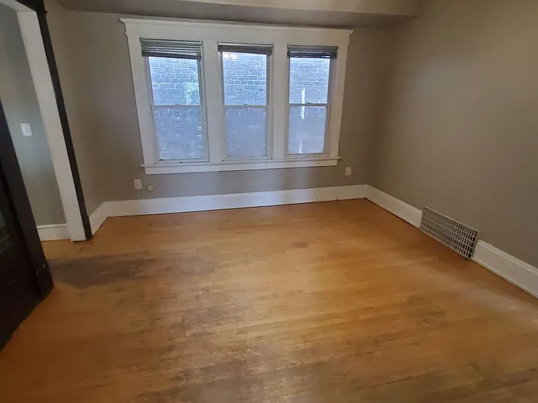 1832 E Windsor Pl — Photo 4