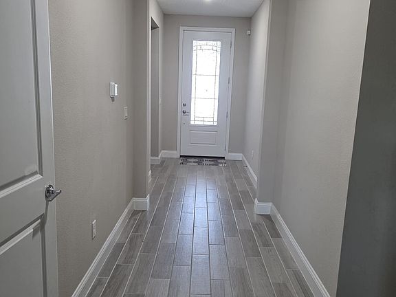 4th image of 212 Tilden Ct