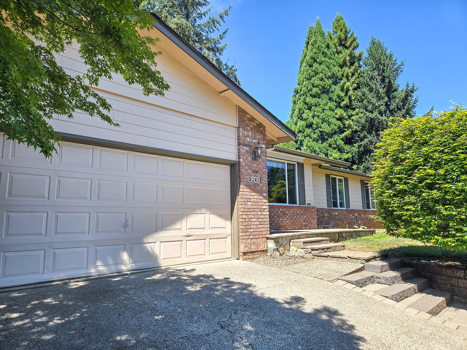 3 bed, 1400 sqft, $2,350 — Photo 1