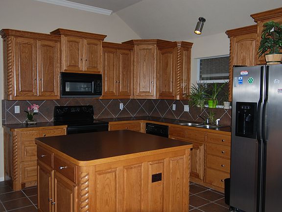 moulded kitchen cabinets, centere island, ceramic tiles