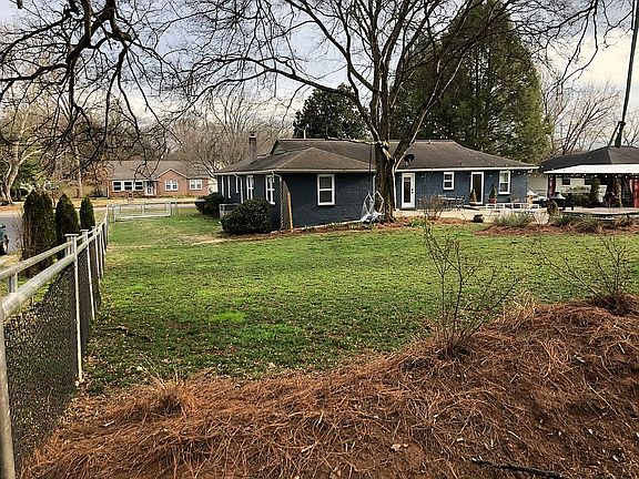 5th image of 139 Waller Ave