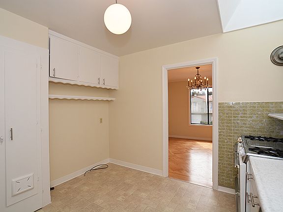 5th image of 2686 35th Ave