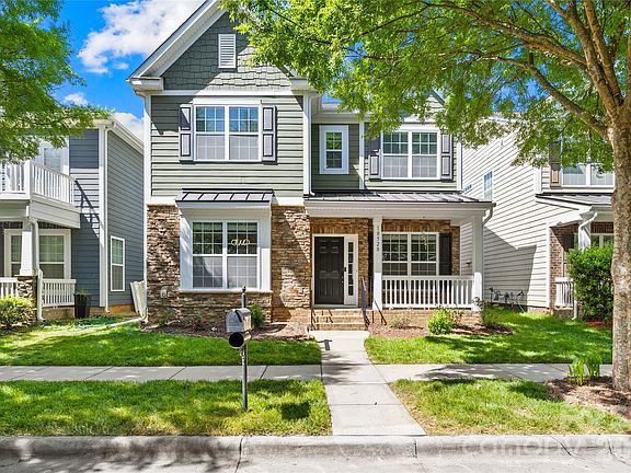 3rd image of 10520 Royal Winchester Dr