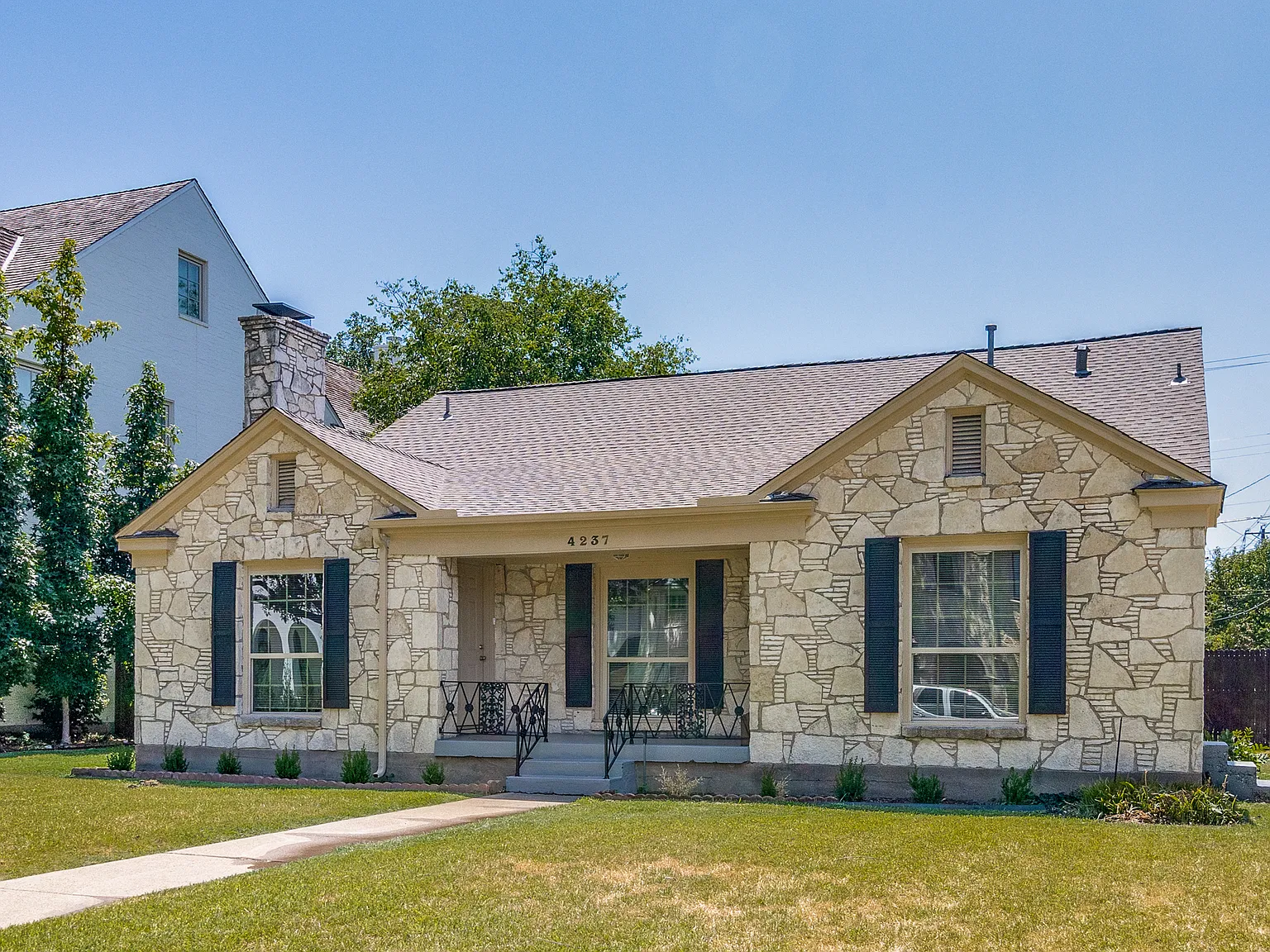 3 bed, 1869 sqft, $4,500 — Photo 3