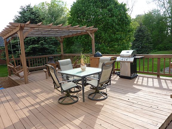 4th image of 916 Creekside Ln