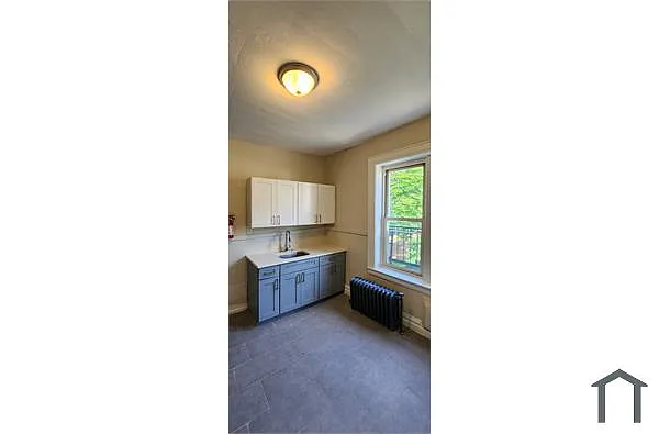 Building Photo - 2 W Alpine St #10
