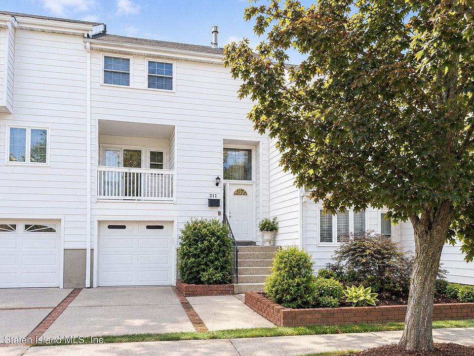 1st image of 211 Dover Grn