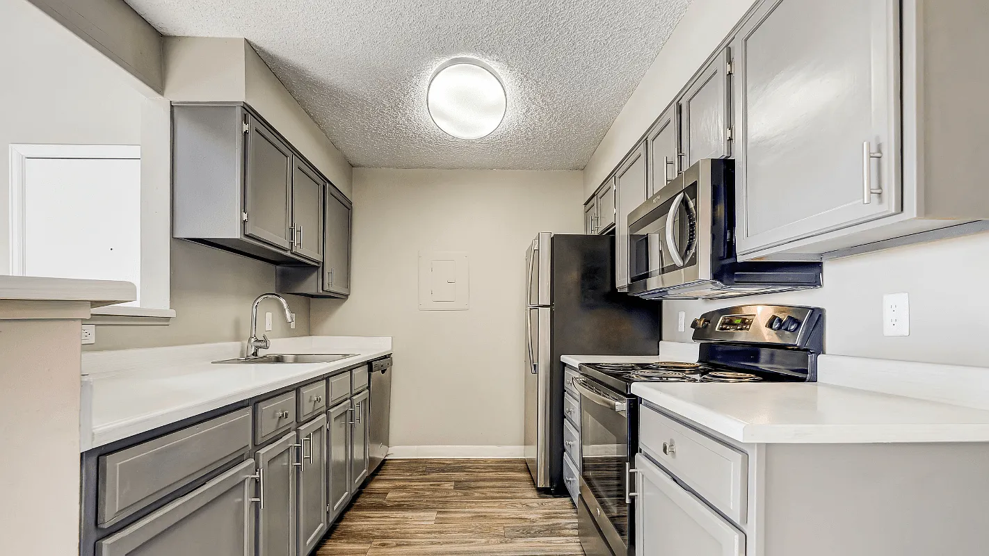 St. Moritz Apartments — Photo 1